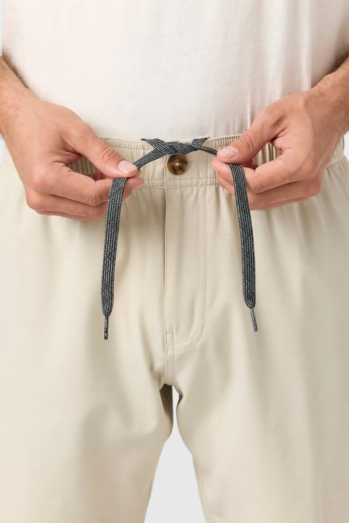 Reserve Light Check Scallop Elastic Waist 18" Hybrid Shorts - Lt Khaki | O'Neill